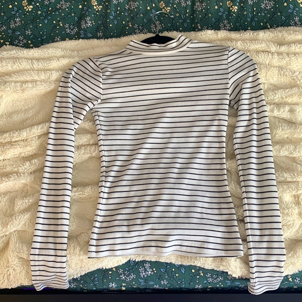 Aero black and white striped turtle neck